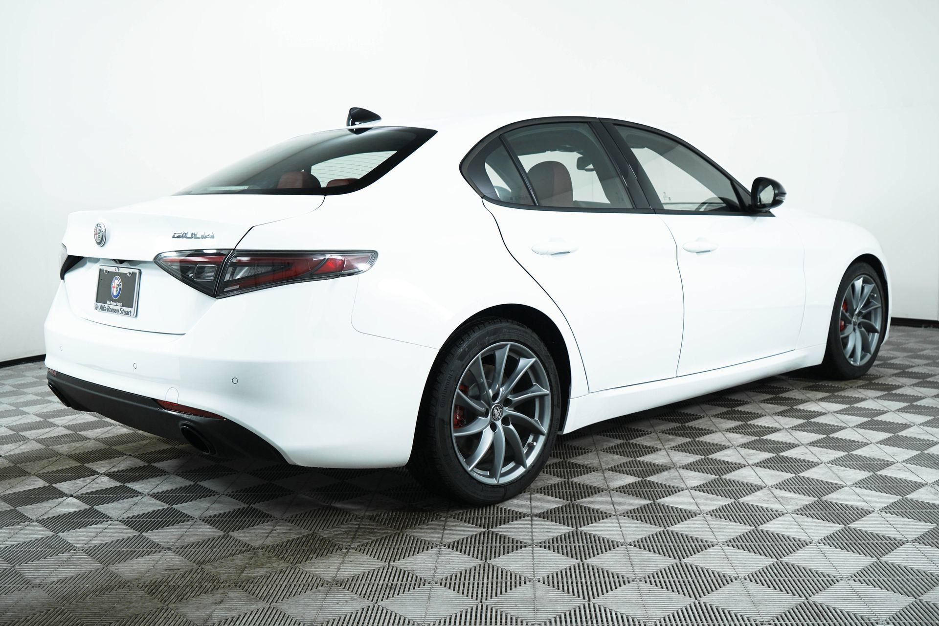 New 2024 Alfa Romeo Giulia Sprint RWD image 7