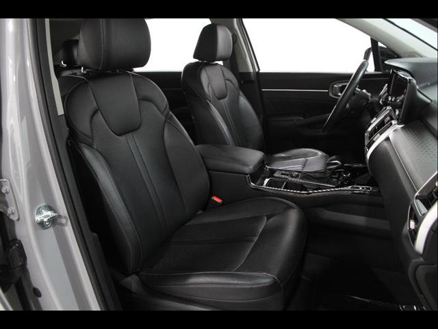Used 2023 Kia Sorento SX image 19