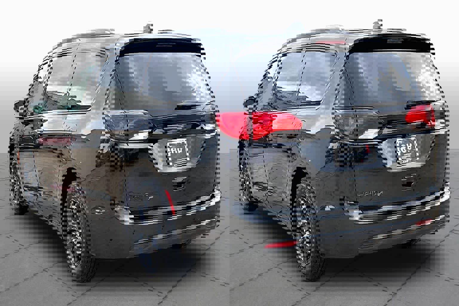 Used 2020 Chrysler Pacifica Touring-L Plus image 11