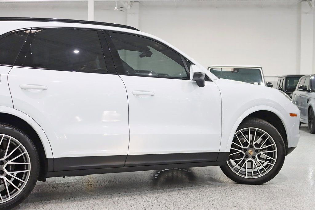 Used 2022 Porsche Cayenne Platinum Edition image 11