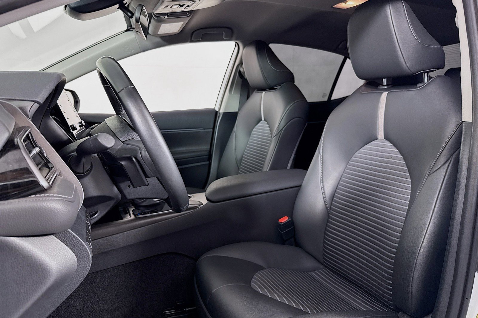 Used 2024 Toyota Camry SE FWD image 17