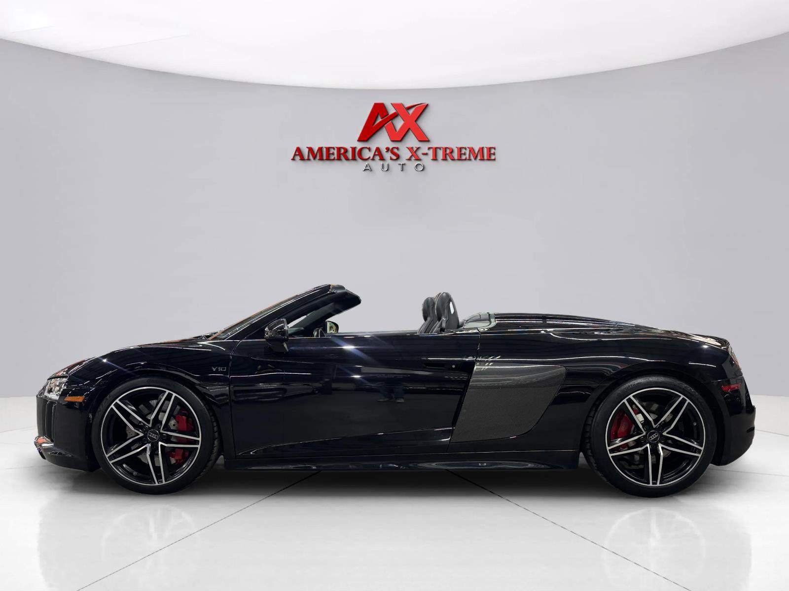 Used 2017 Audi R8 V10 w/ Carbon Exterior Package AWD/4WD image 4