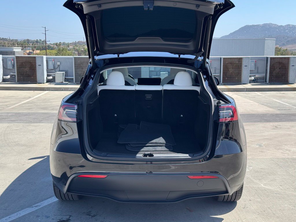 Used 2023 Tesla Model Y Long Range AWD/4WD image 21