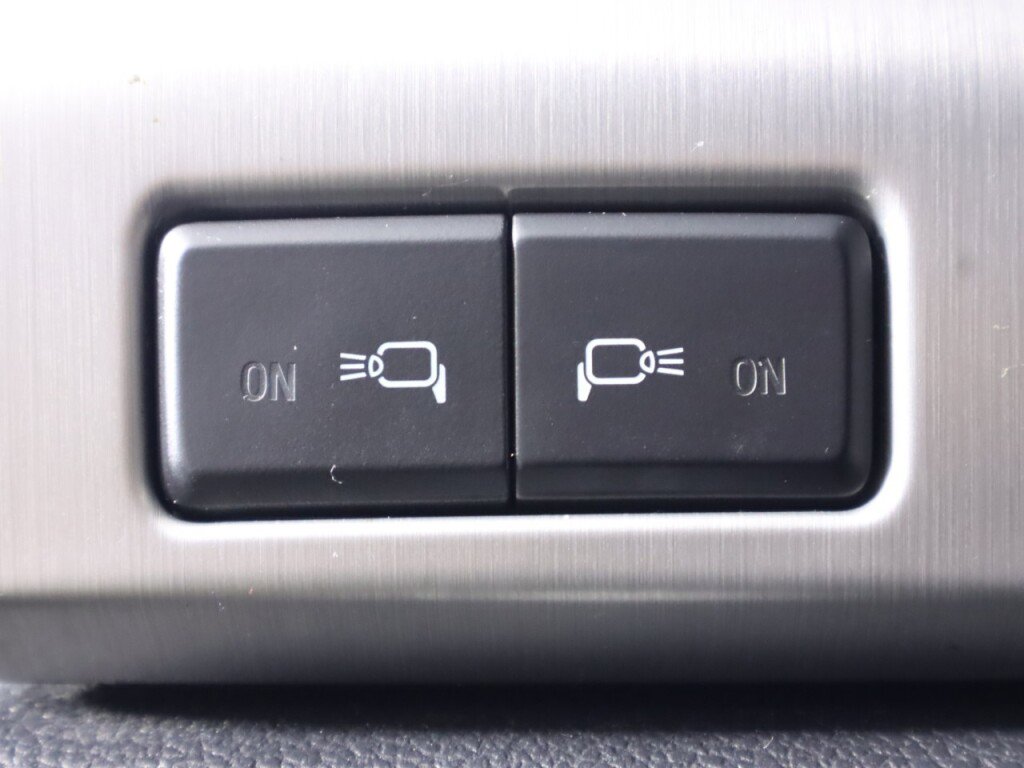 Used 2015 Ford F150 Platinum w/ Equipment Group 701A Luxury image 11