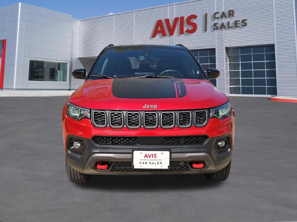 Used 2025 Jeep Compass Trailhawk AWD/4WD image 2