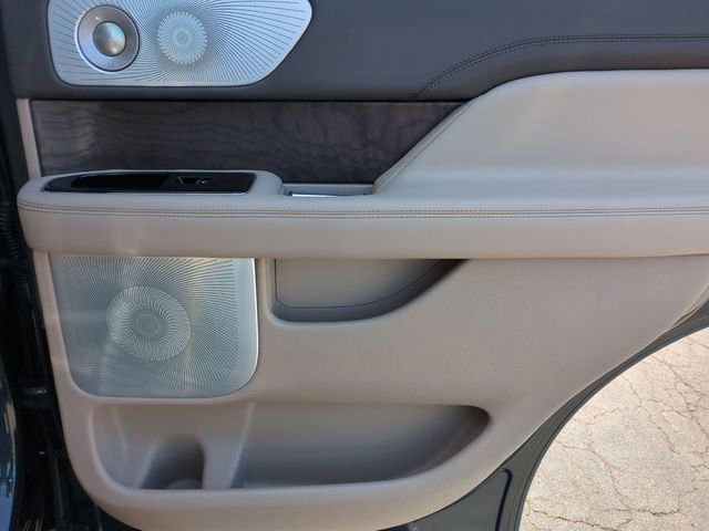 Used 2022 Lincoln Navigator Reserve image 37