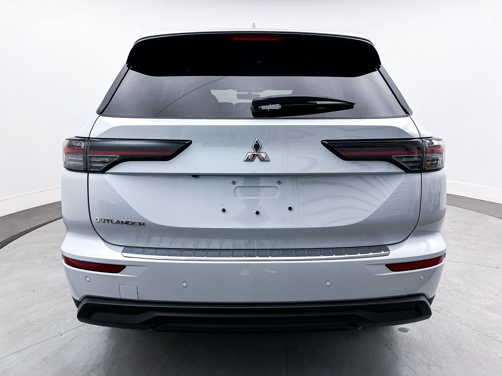 New 2025 Mitsubishi Outlander ES image 6