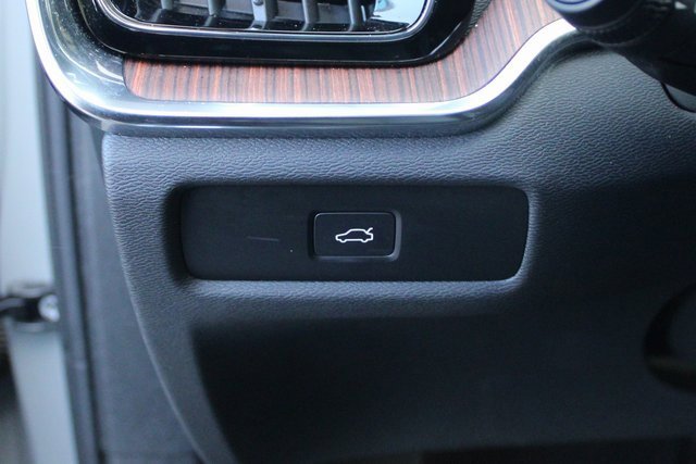 Used 2025 Volvo V60 B5 Cross Country Plus image 16