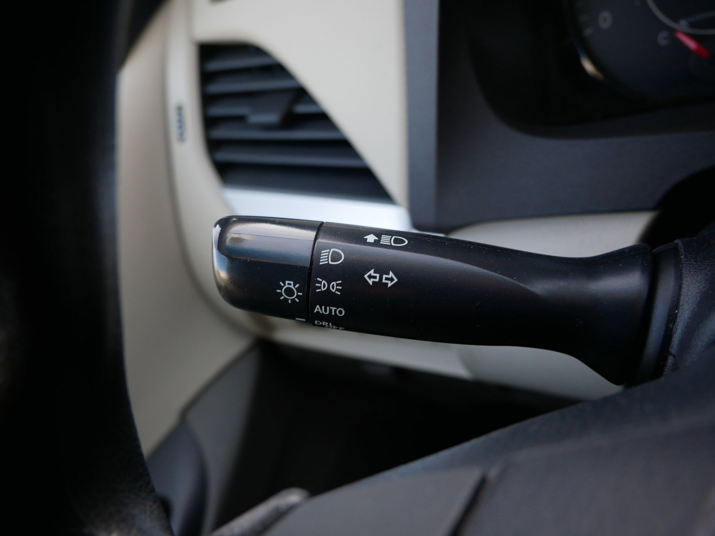 Used 2015 Toyota Sienna L image 32