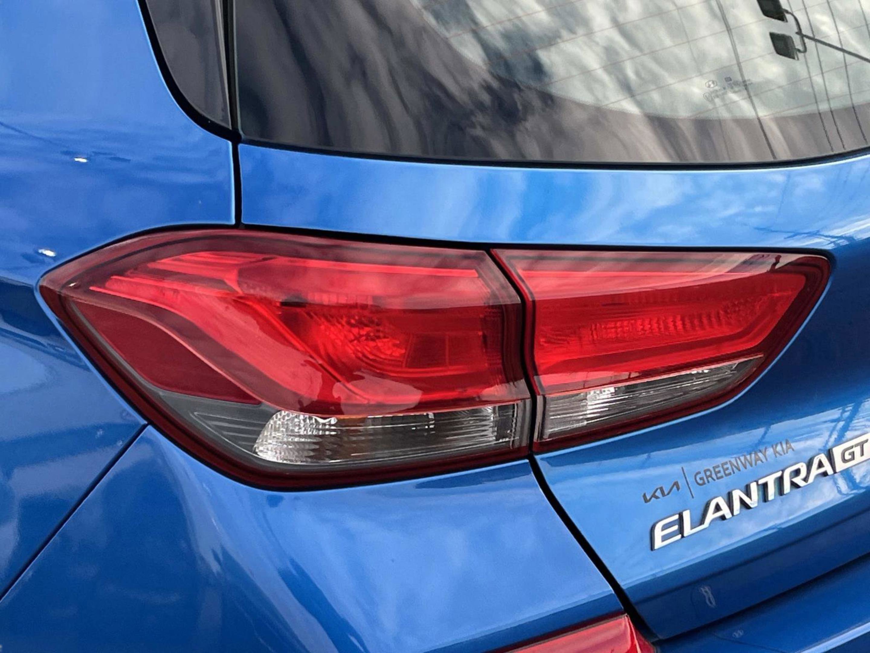 Used 2018 Hyundai Elantra GT image 11