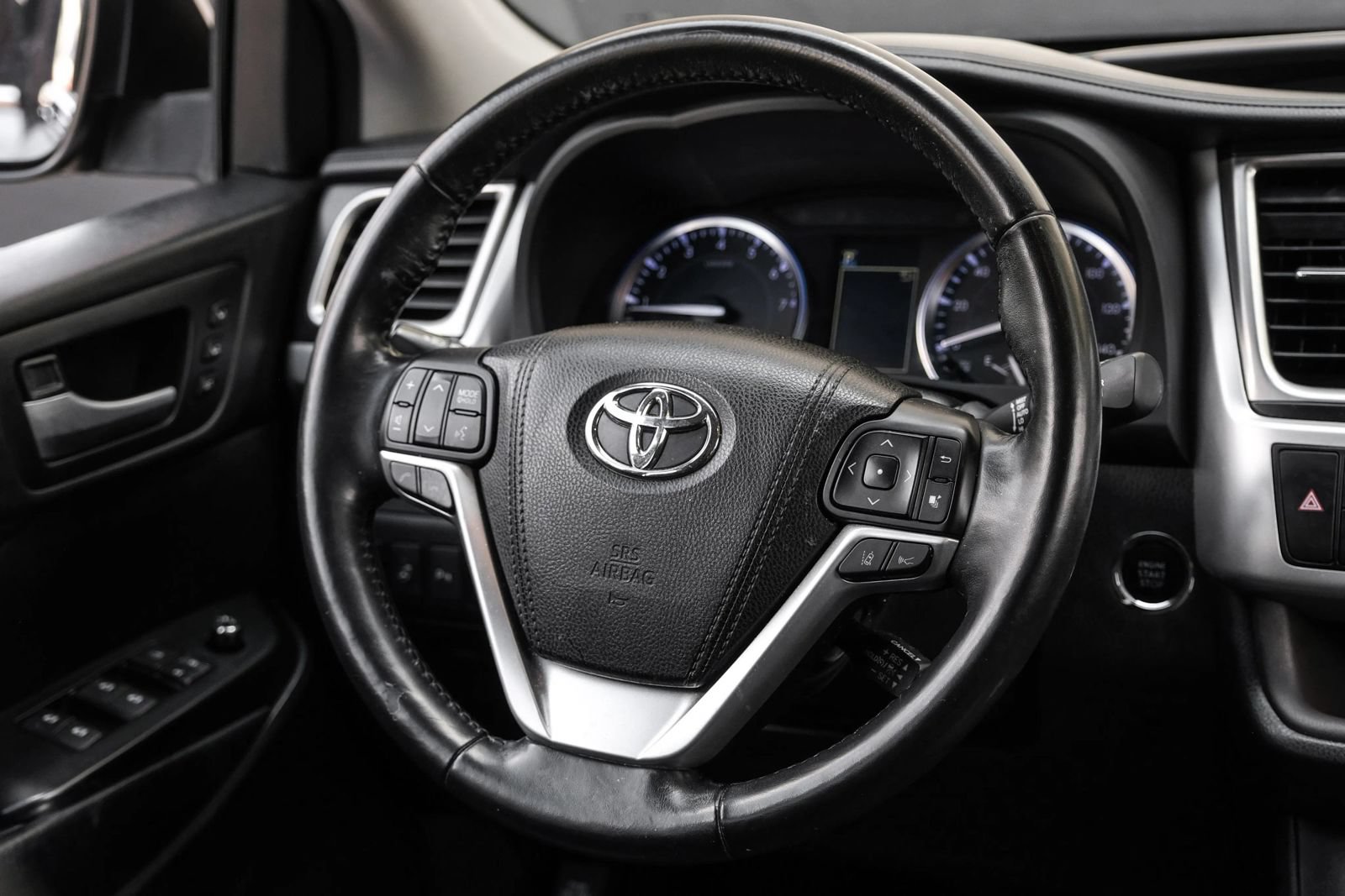 Used 2017 Toyota Highlander Limited Platinum FWD image 18