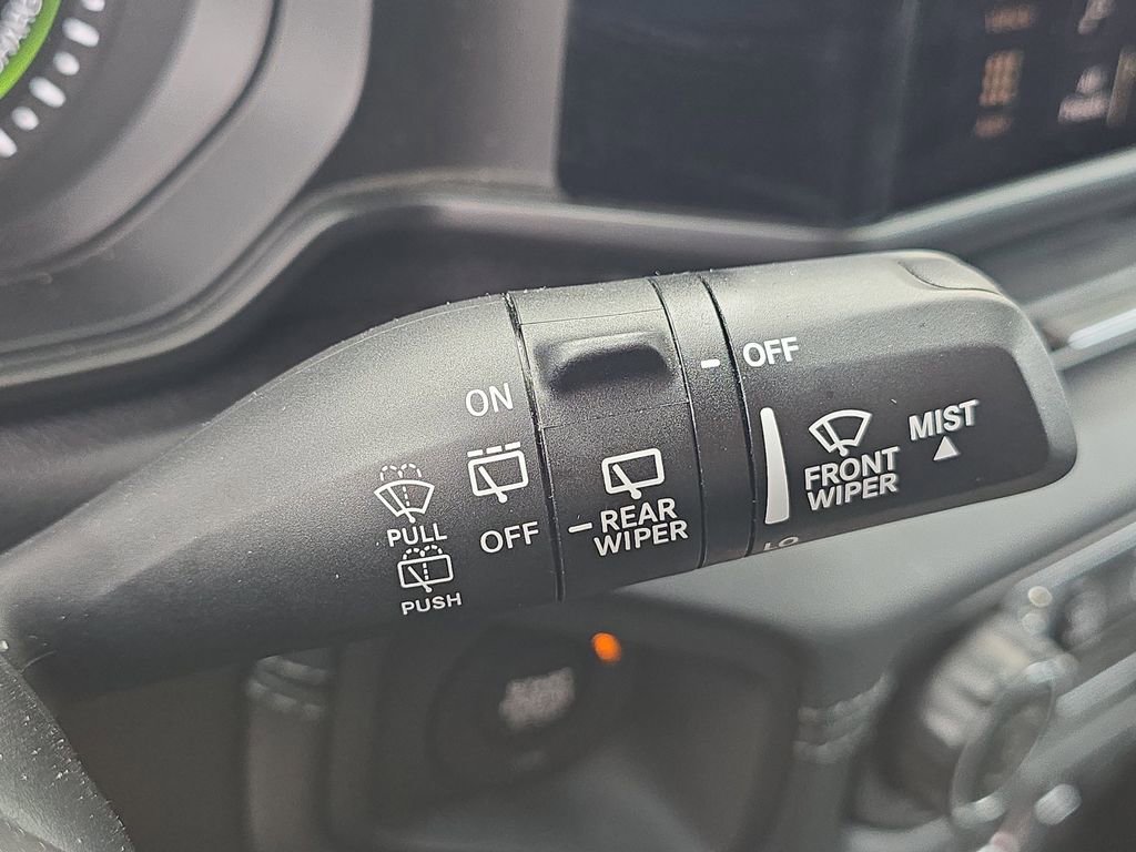 Used 2025 Jeep Wrangler Unlimited Sahara AWD/4WD image 27