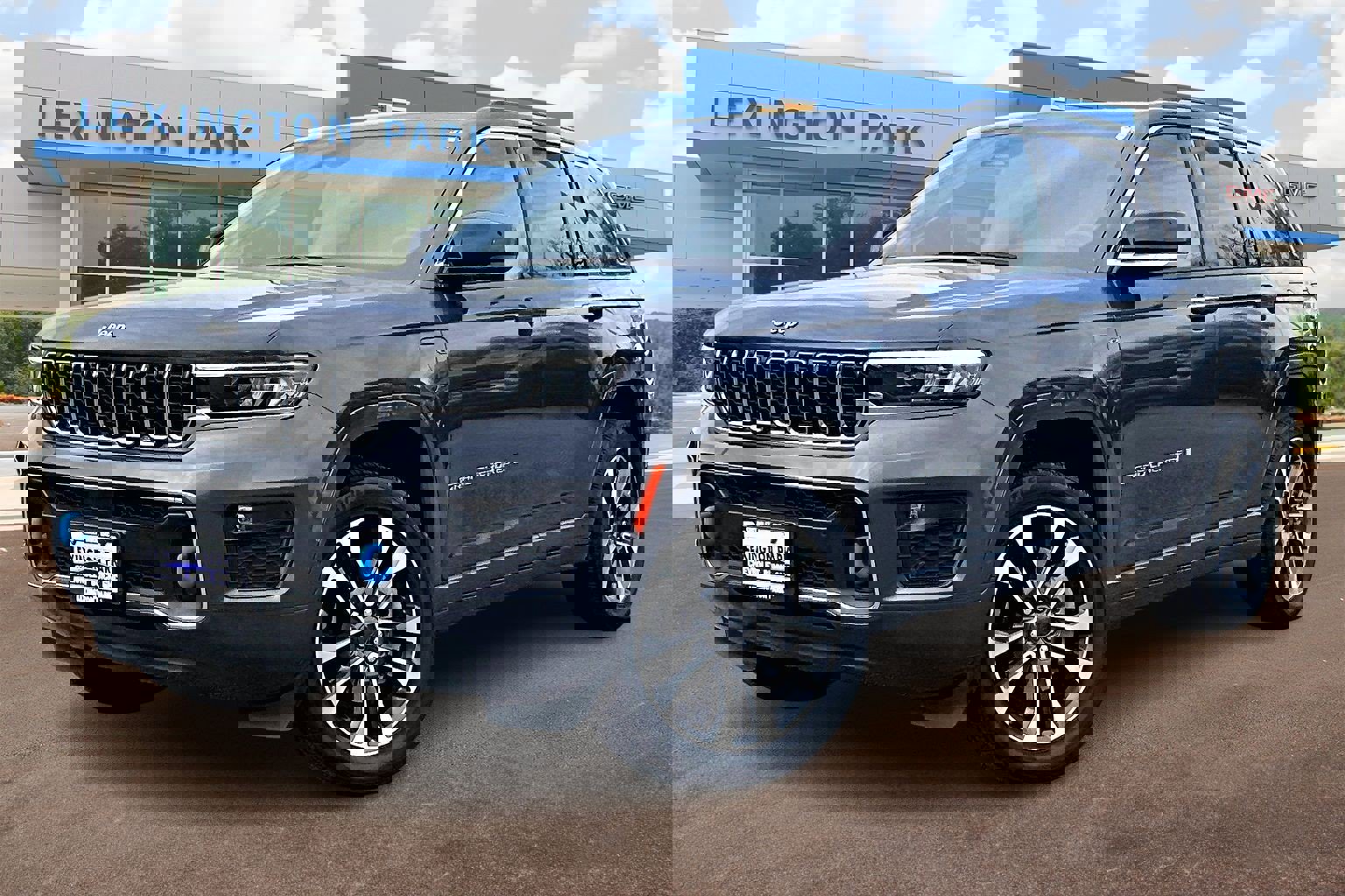 Used 2023 Jeep Grand Cherokee Overland image 12