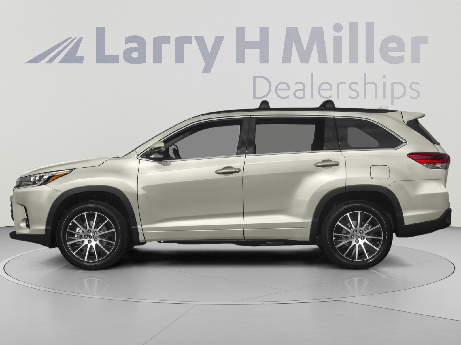 Used 2018 Toyota Highlander XLE w/ Carpet Mat Package (TMS) FWD image 3