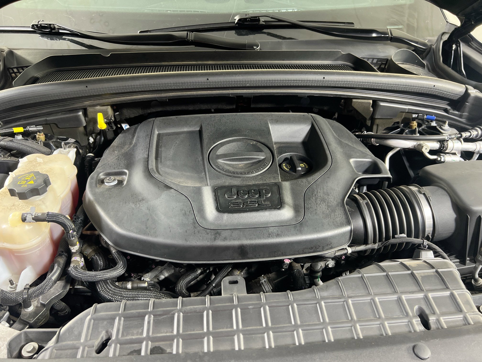 Used 2022 Jeep Grand Cherokee Overland AWD/4WD image 30