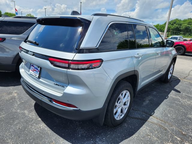 Used 2022 Jeep Grand Cherokee Limited w/ MOPAR Finishing Package AWD/4WD image 3
