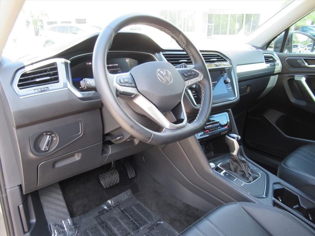 Used 2024 Volkswagen Tiguan SE FWD image 16