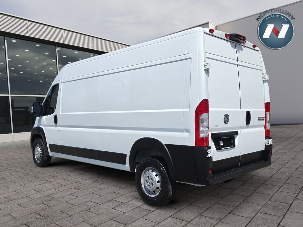 Used 2024 RAM ProMaster 2500 w/ Convenience Group FWD image 3