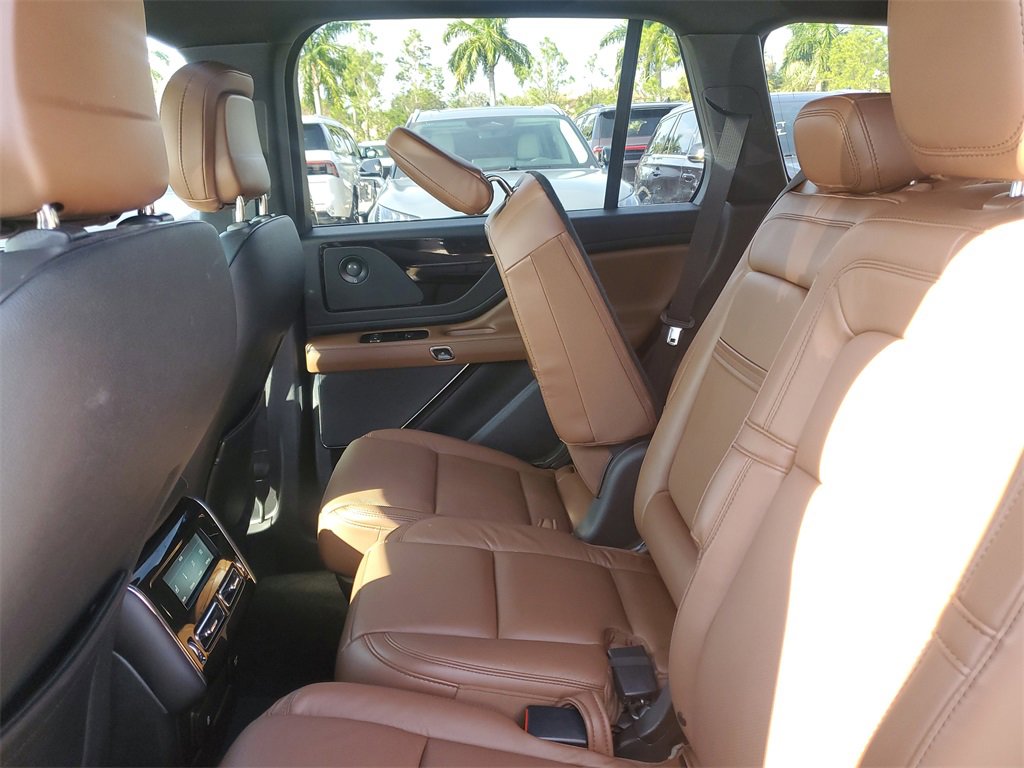 Used 2020 Lincoln Aviator Reserve w/ Elements Package Plus image 11
