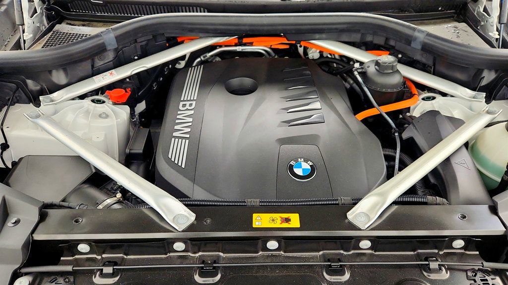 Used 2025 BMW X5 xDrive50e w/ M Sport Package image 27