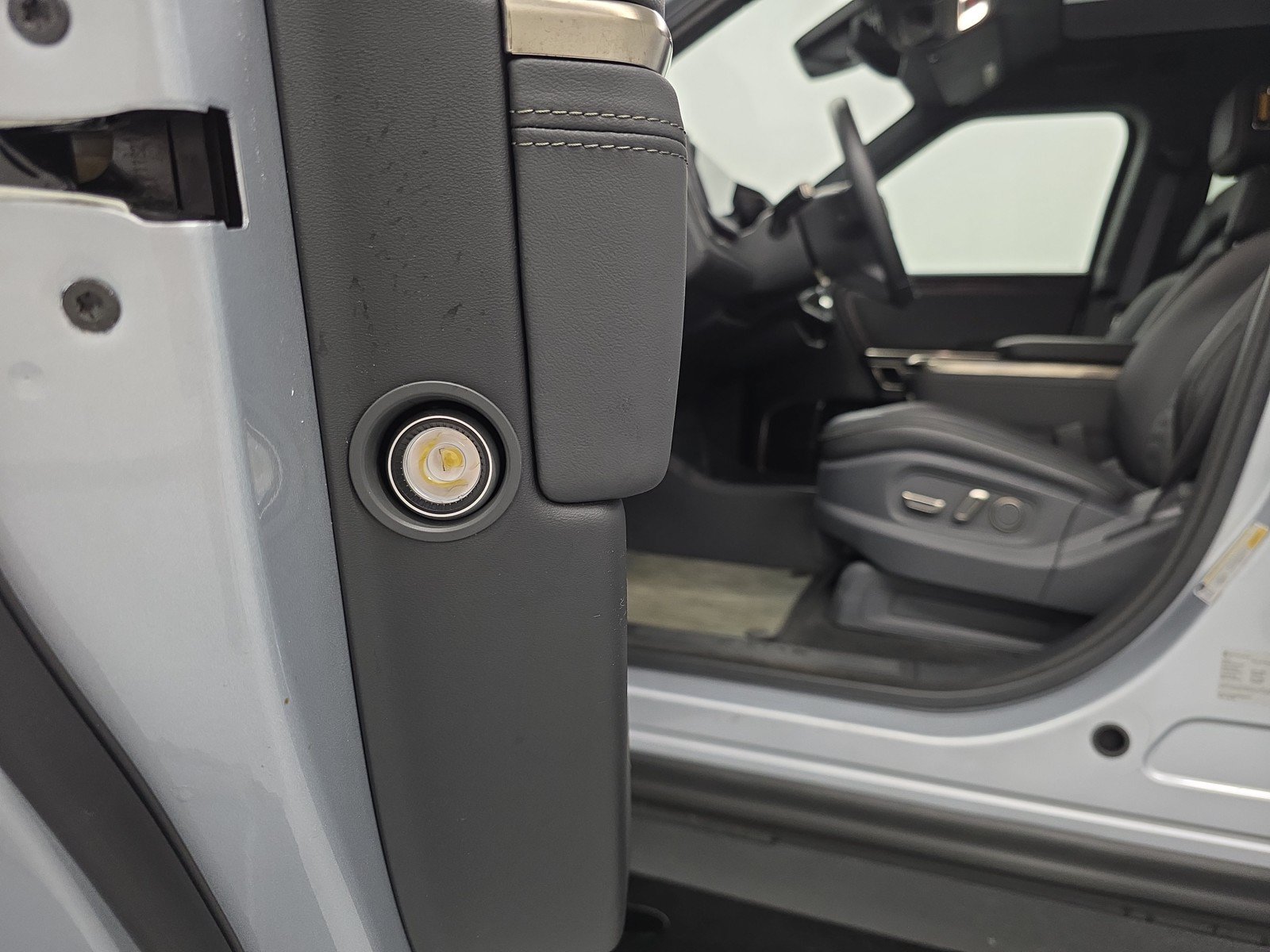 Used 2022 Rivian R1T Adventure AWD/4WD image 27