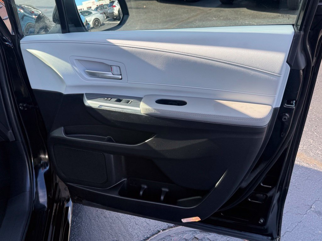 Used 2026 Toyota Sienna XLE FWD image 18