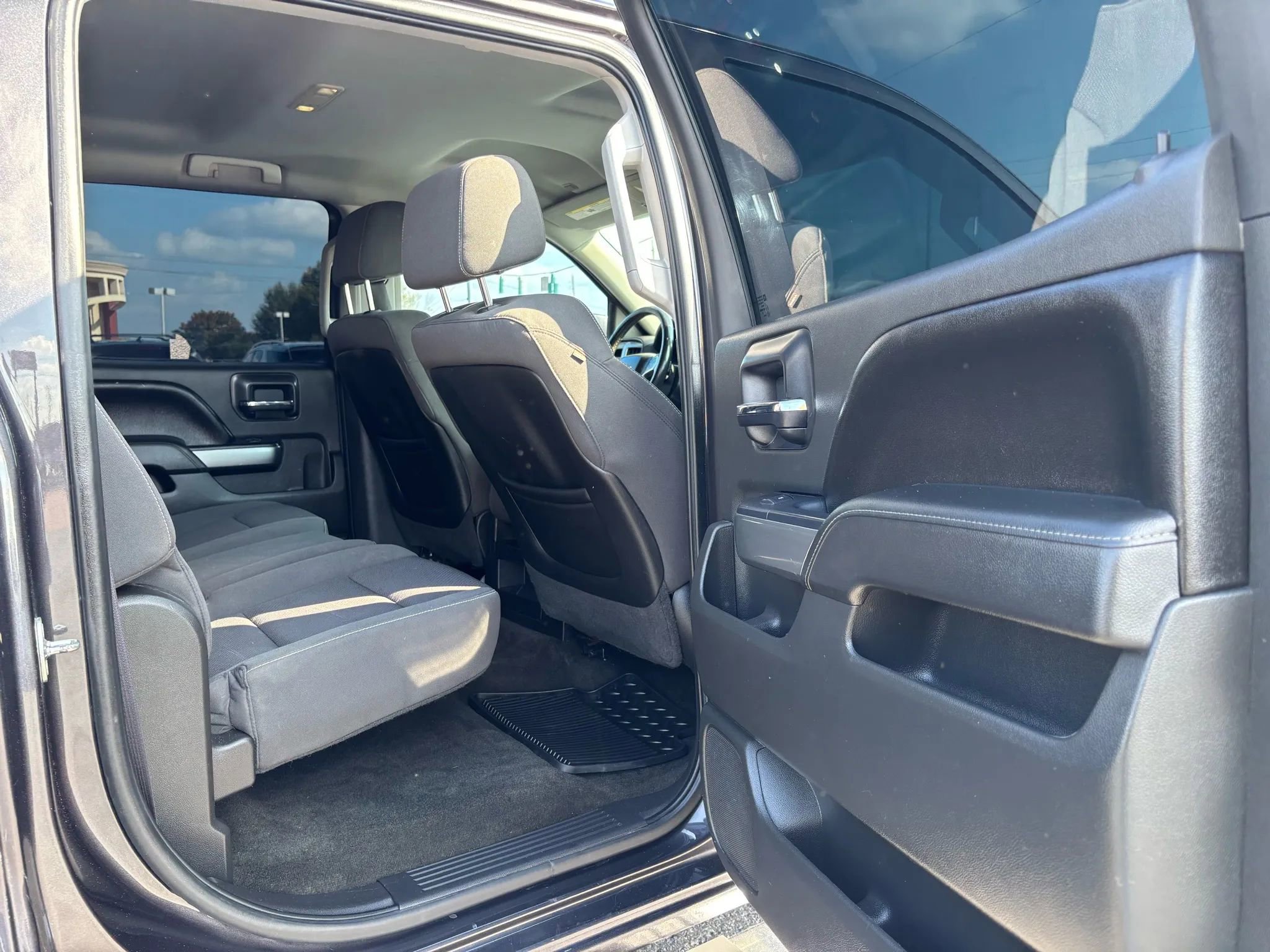 Used 2015 Chevrolet Silverado 1500 LT w/ LT Convenience Package image 8