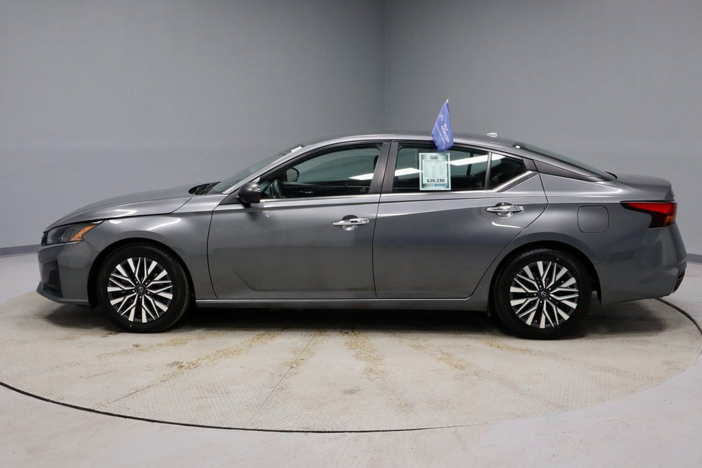 Used 2024 Nissan Altima 2.5 SV image 8