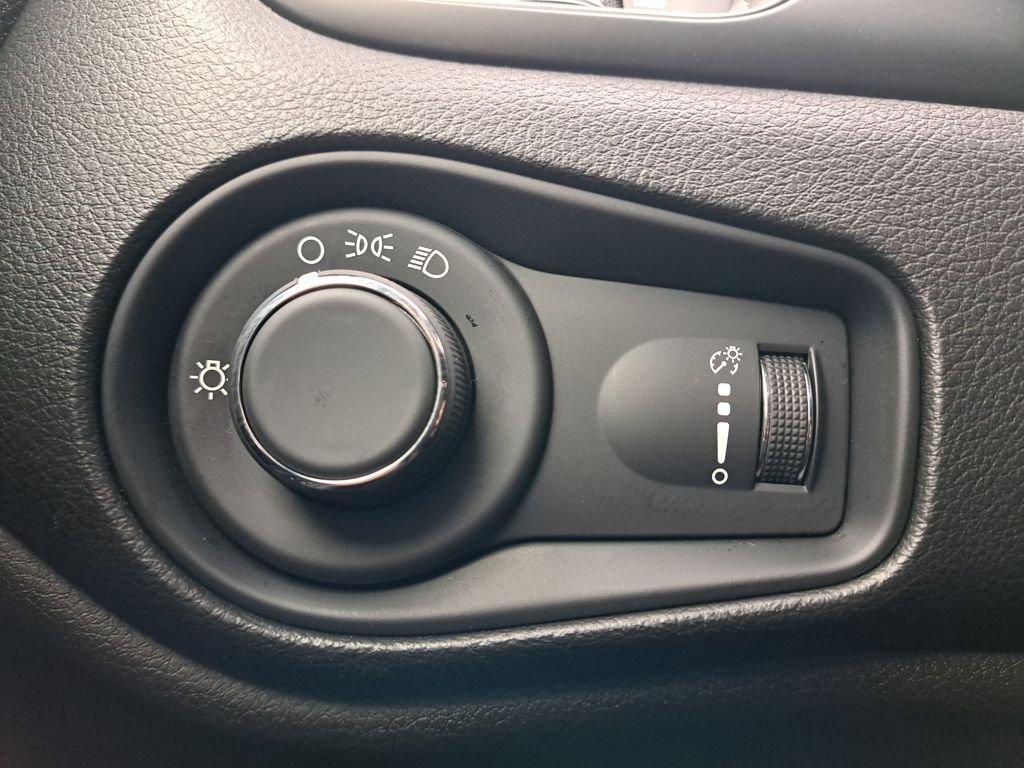 Used 2022 Jeep Renegade Sport image 25