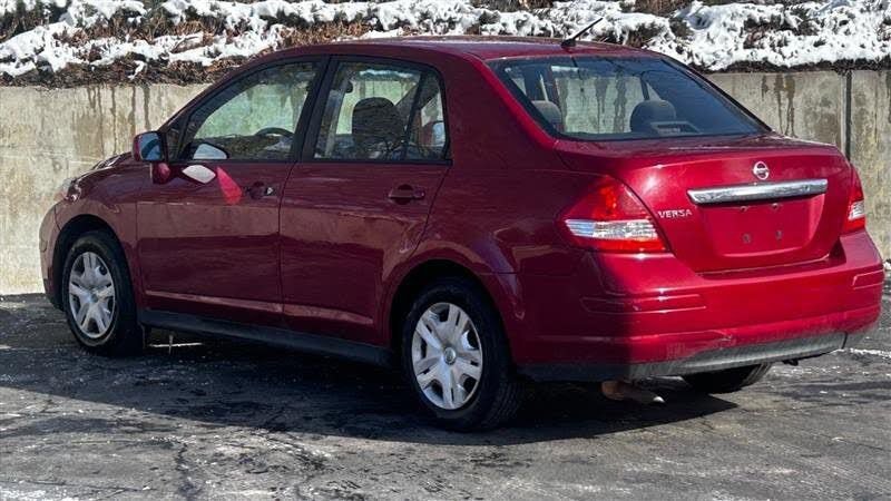 Used 2011 Nissan Versa 1.8 S FWD image 3