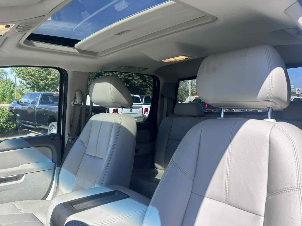 Used 2011 GMC Sierra 2500 SLT w/ SLT Convenience Package image 21