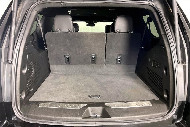 Used 2023 Chevrolet Suburban Premier RWD image 27