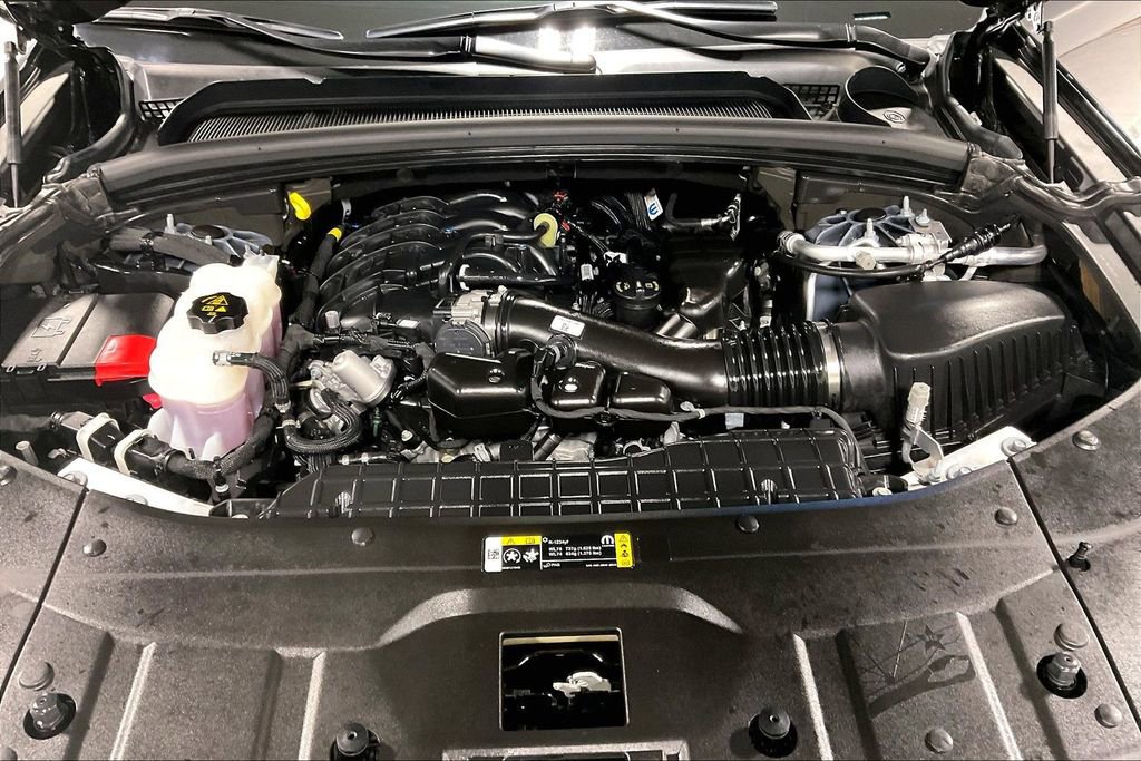 Used 2025 Jeep Grand Cherokee L Limited w/ Black Appearance Package image 12