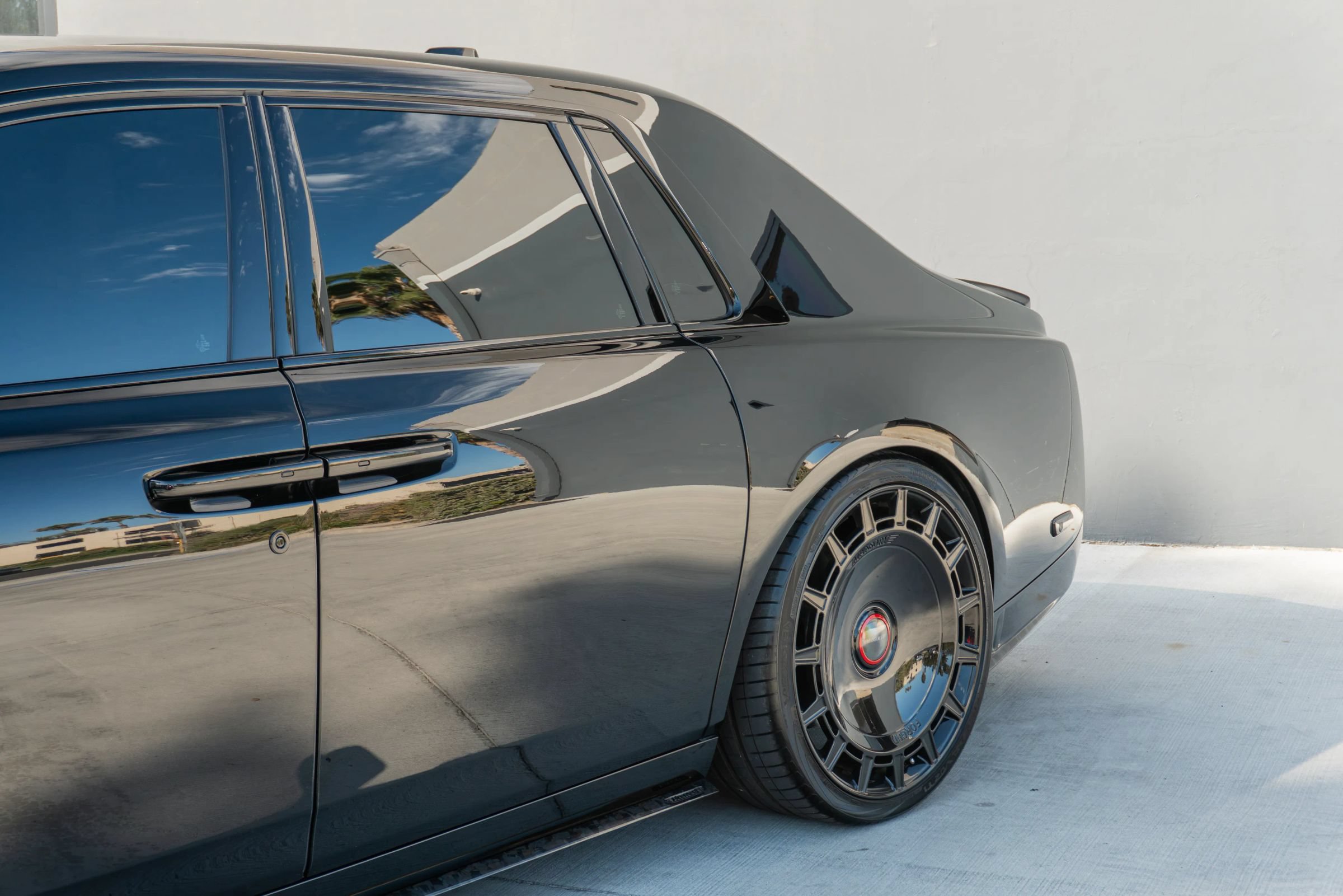 Used 2024 Rolls-Royce Phantom Sedan w/ The Phantom Package RWD image 26