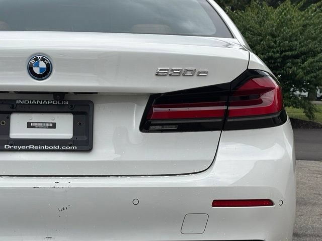 Used 2023 BMW 530e w/ Premium Package RWD image 5