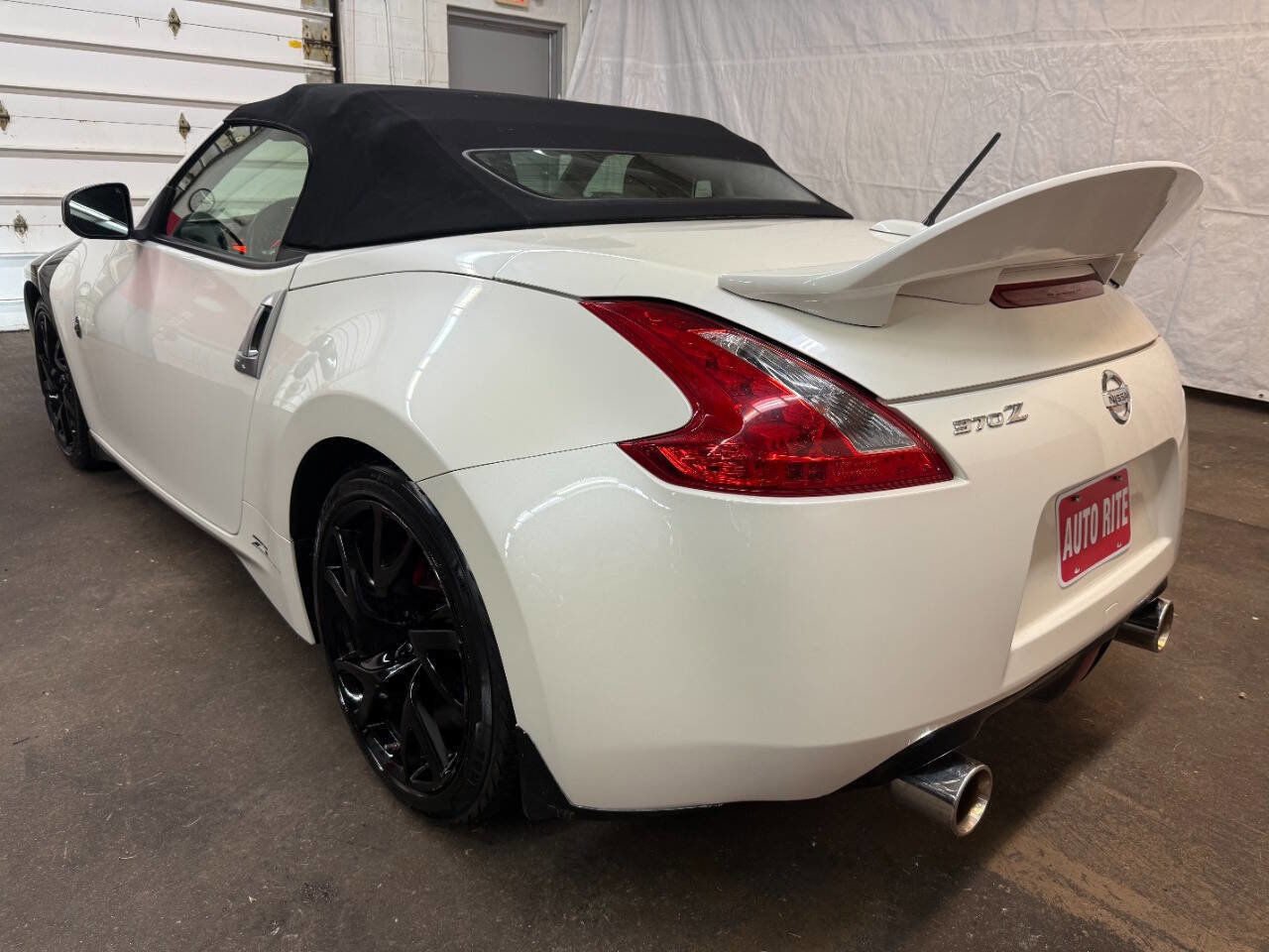 Used 2014 Nissan 370Z Touring w/ Sport Package image 8
