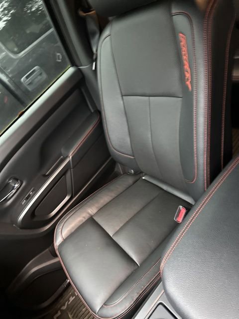 Used 2020 Nissan Titan PRO-4X w/ Pro-4x Convenience Package image 5