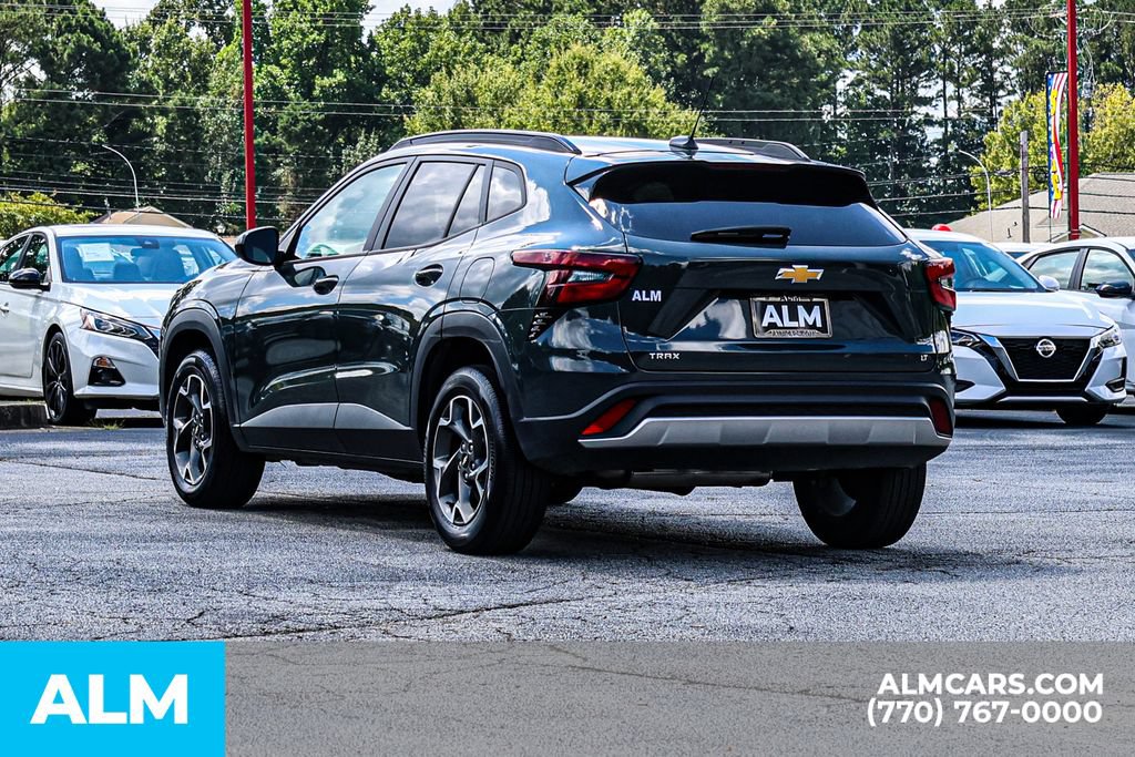 Used 2025 Chevrolet Trax LT FWD image 6