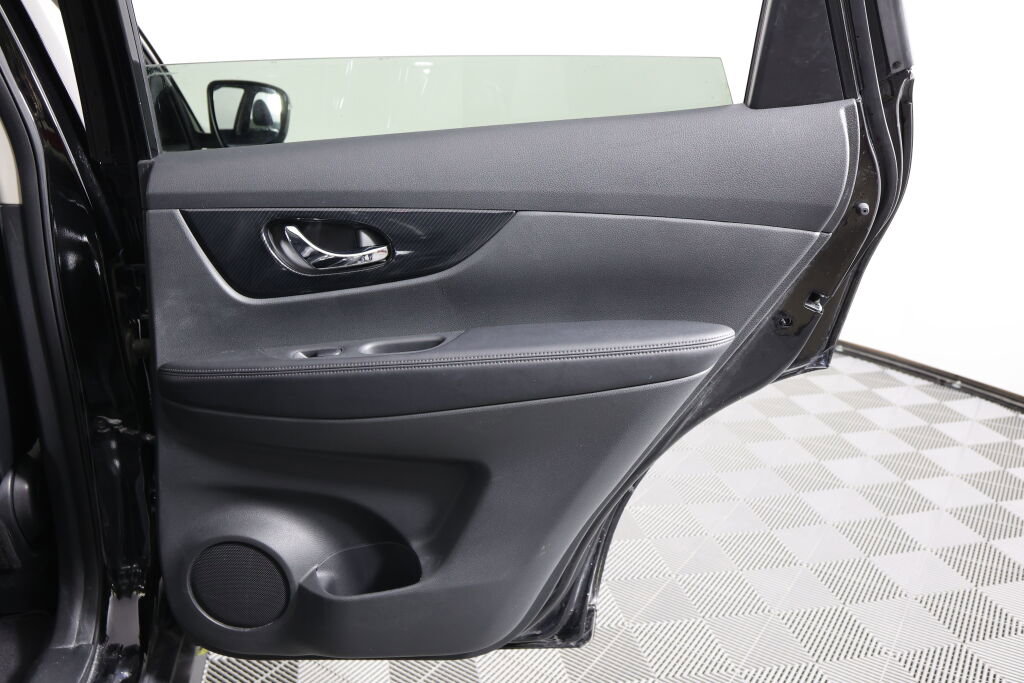 Used 2017 Nissan Rogue SL image 22