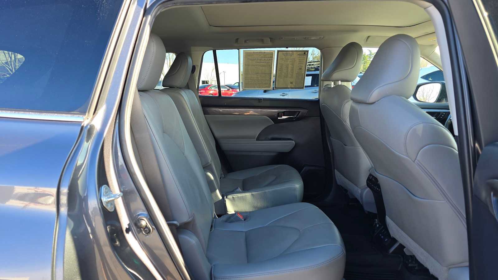 Used 2022 Toyota Highlander Platinum image 14