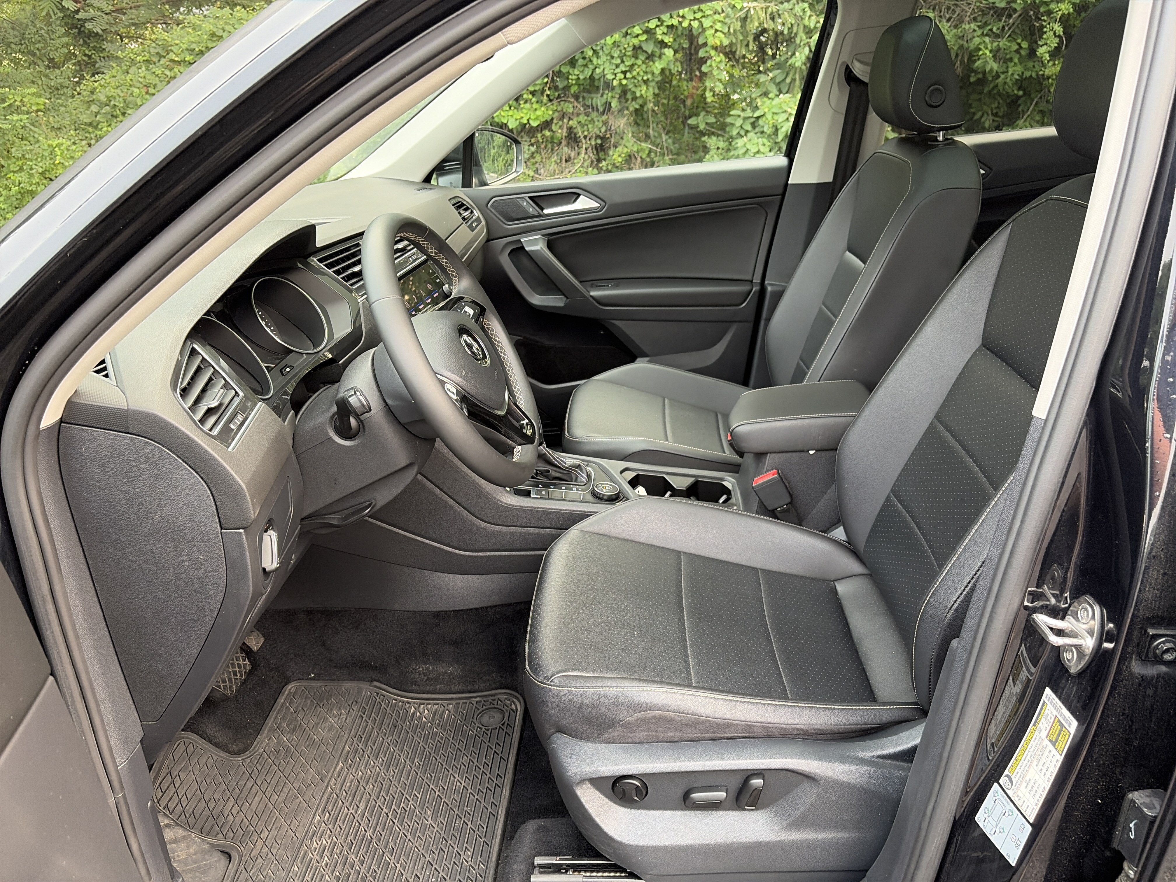 Used 2021 Volkswagen Tiguan SE w/ Panoramic Sunroof Package AWD/4WD image 17