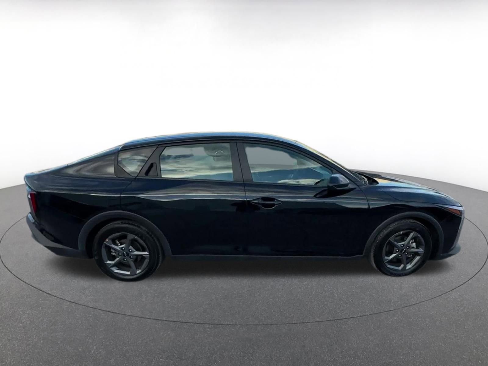 Used 2025 Kia K4 LXS image 16