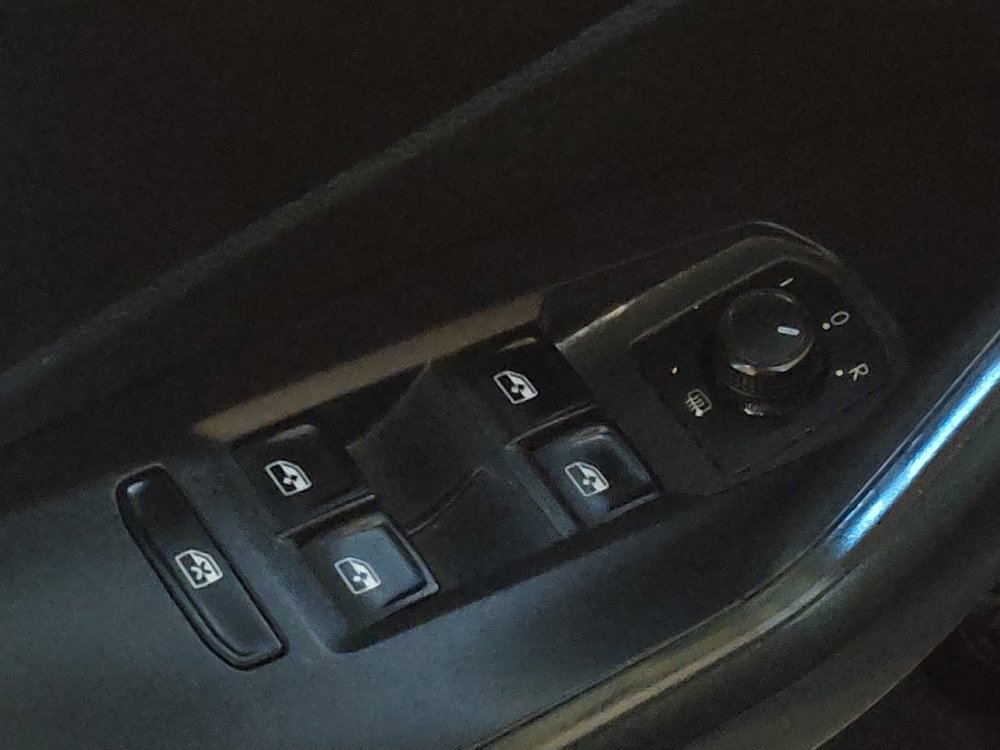 Used 2019 Volkswagen Jetta SEL Premium image 27