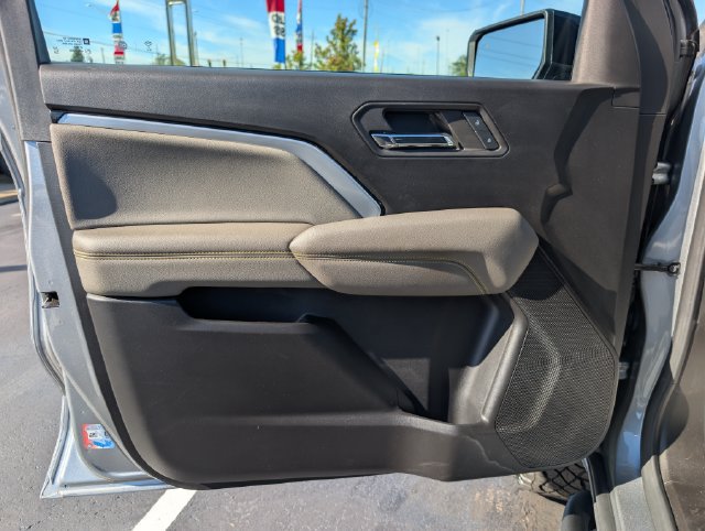 Used 2024 Chevrolet Colorado ZR2 w/ Technology Package AWD/4WD image 9