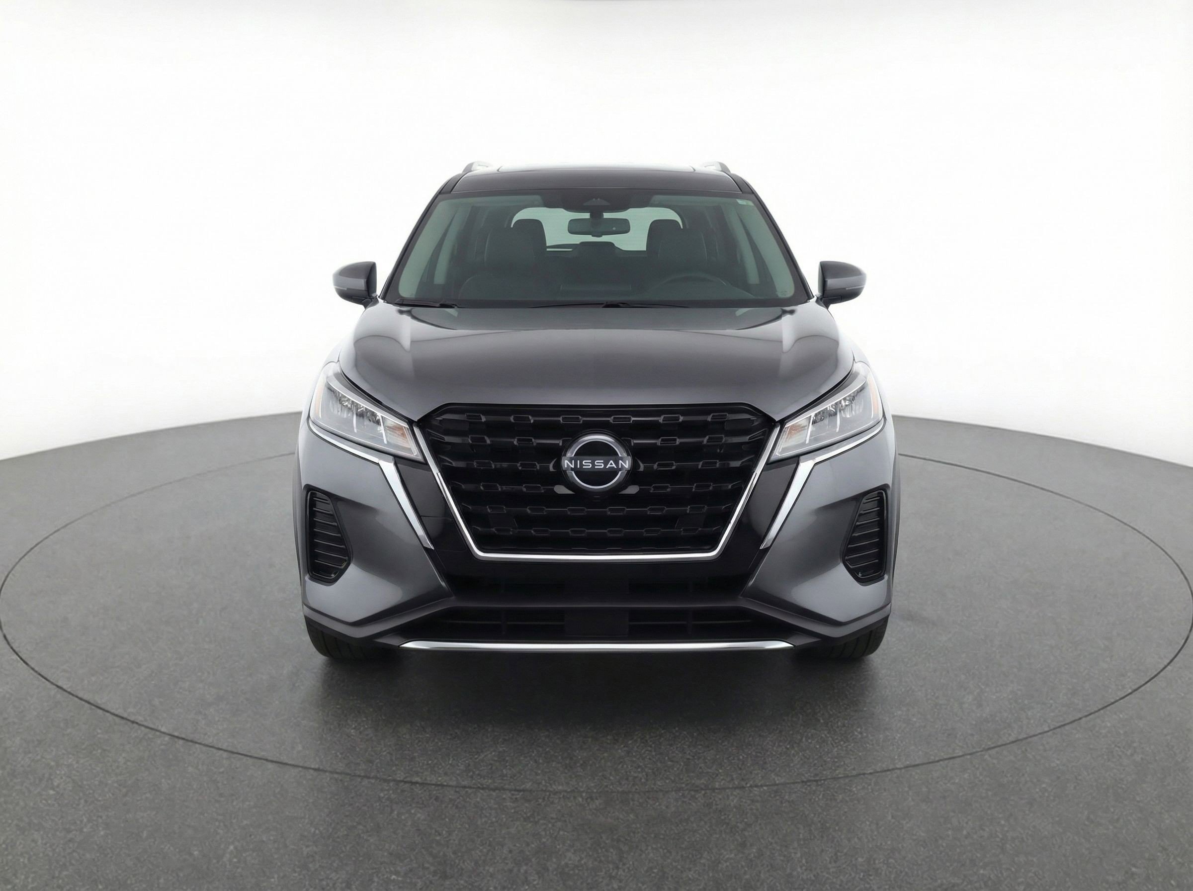 Used 2024 Nissan Kicks SV FWD image 2