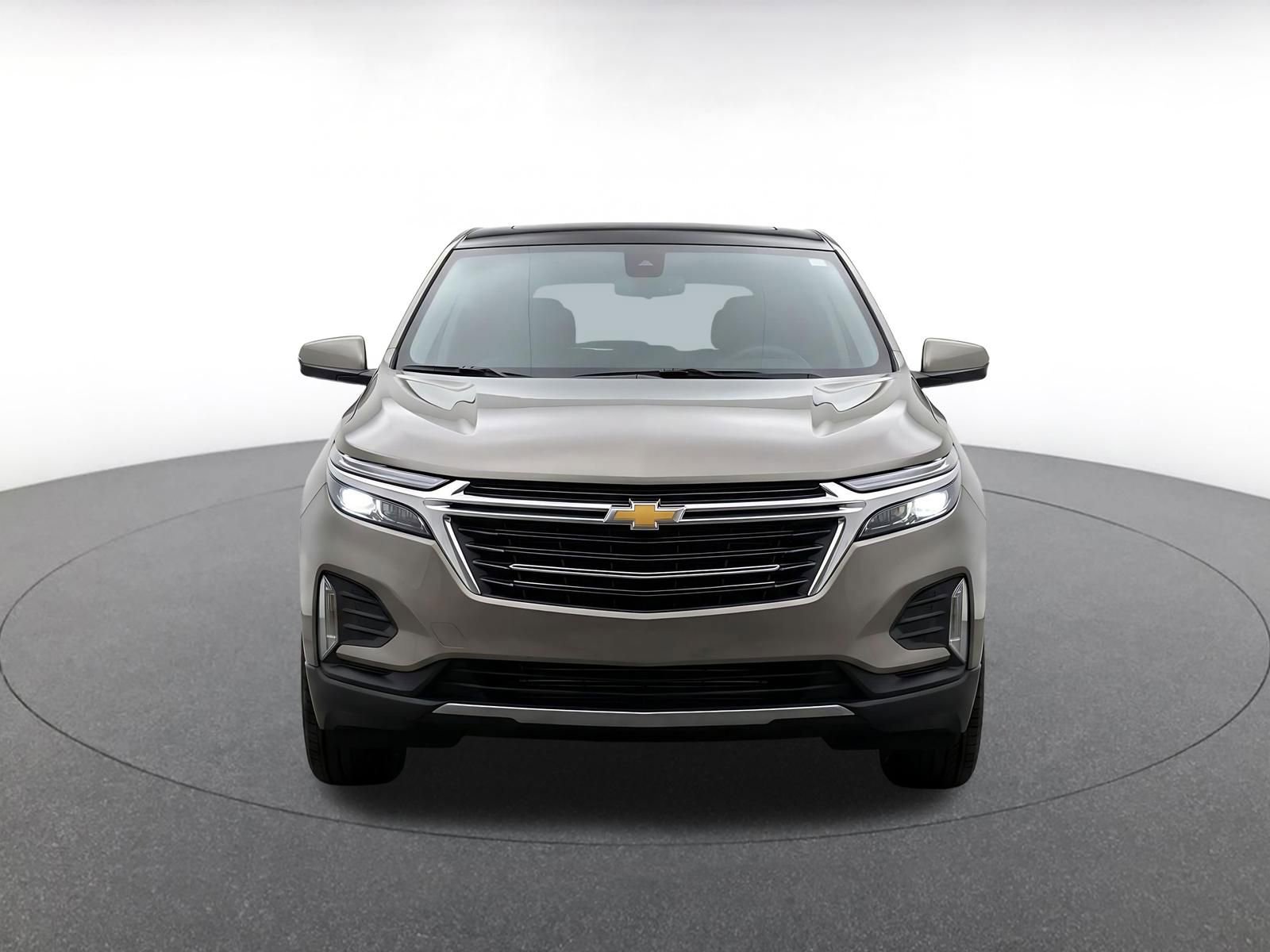 Used 2025 Chevrolet Equinox LT AWD/4WD image 2