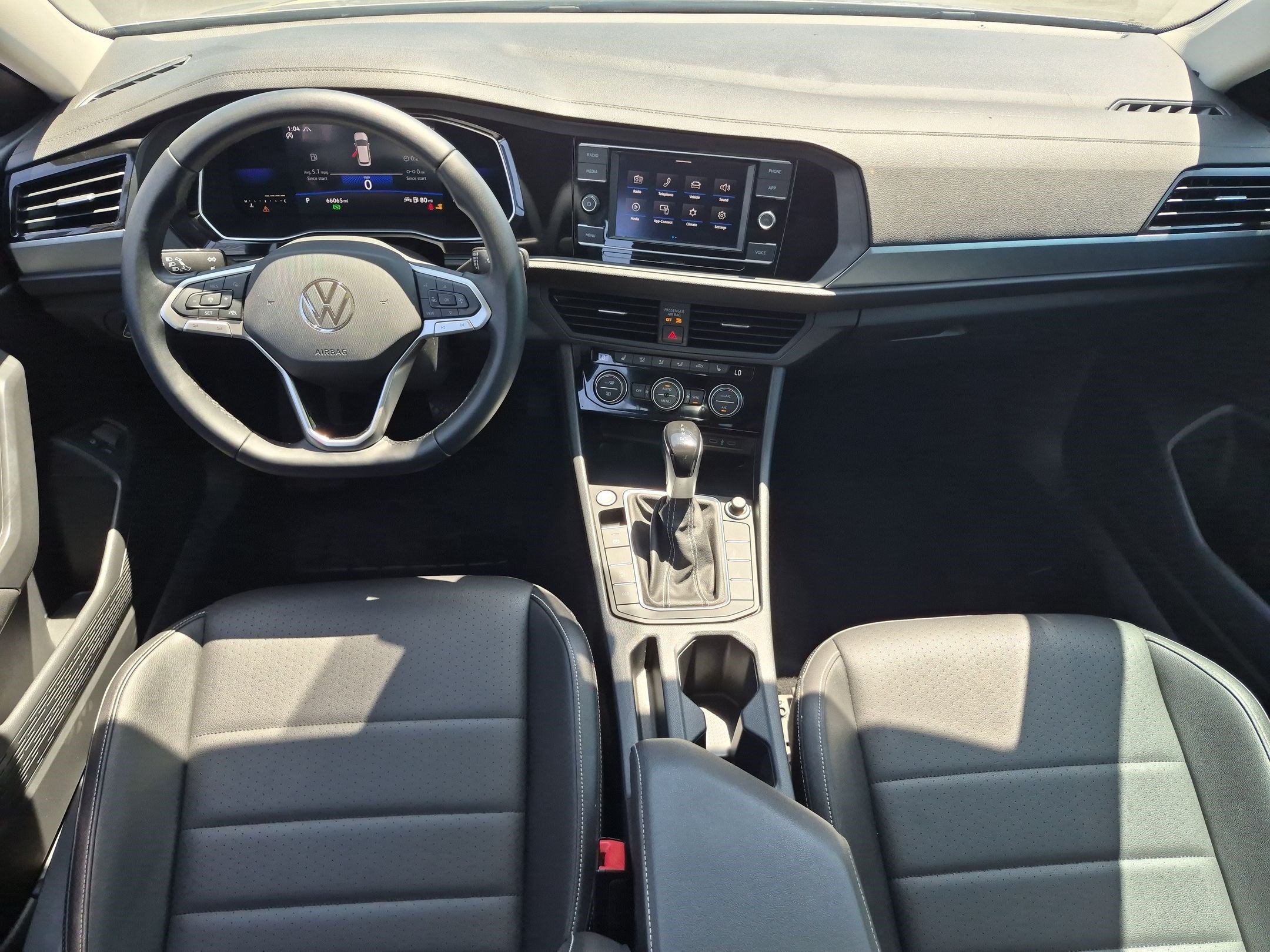 Used 2022 Volkswagen Jetta SE w/ Panoramic Sunroof Package FWD image 28