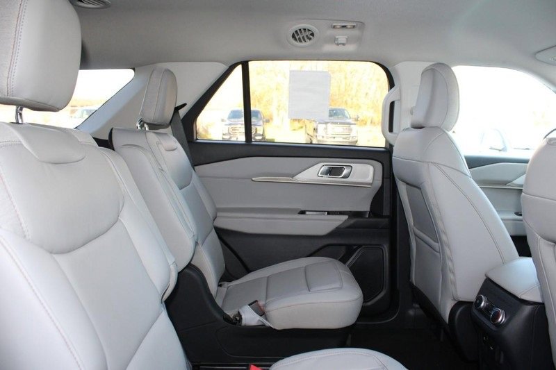 New 2025 Ford Explorer Active w/ Active Comfort Package image 6