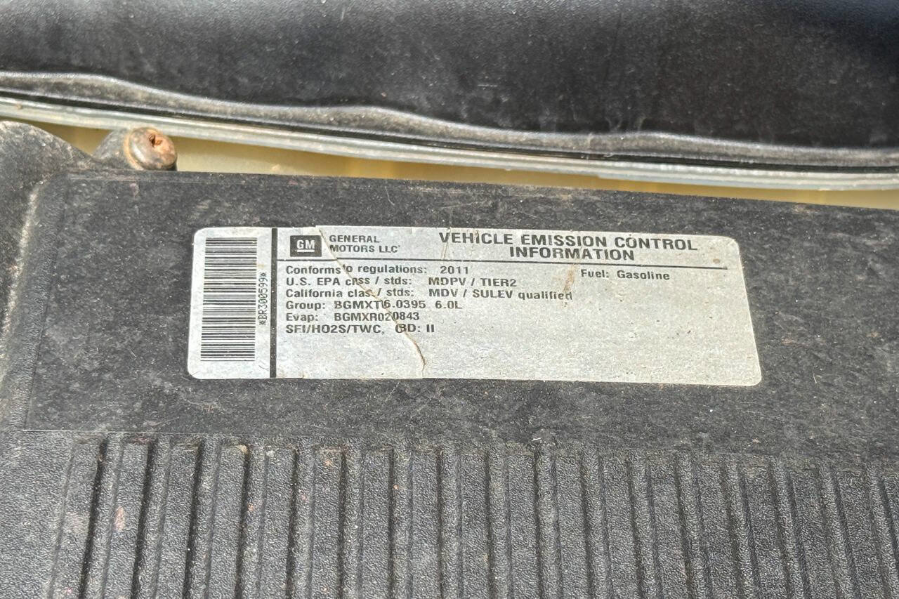 Used 2011 Chevrolet Suburban 2500 image 36