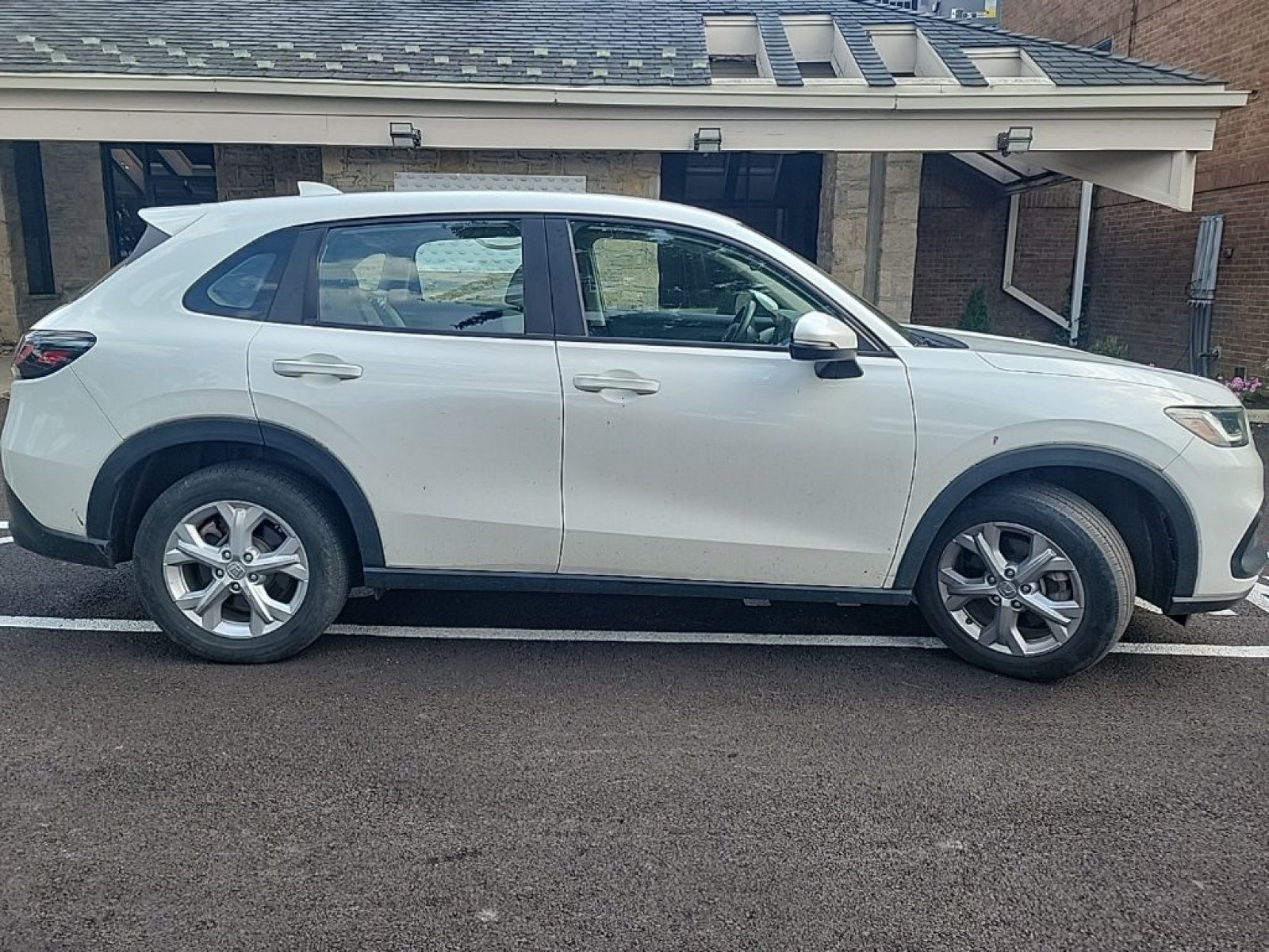 Used 2023 Honda HR-V LX image 7